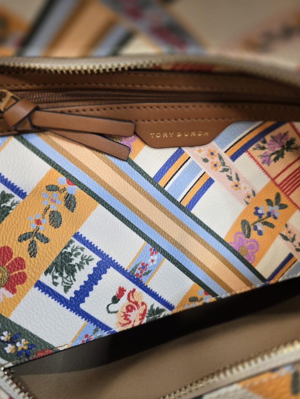 Tory Burch Kerrington Zip Tote NWOT - Picture 7 of 8